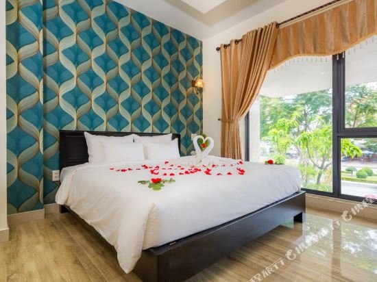 Фото La Maison Da Nang Beach