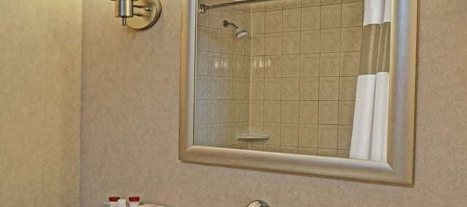 Фото Ramada by Wyndham Niagara Falls/Fallsview