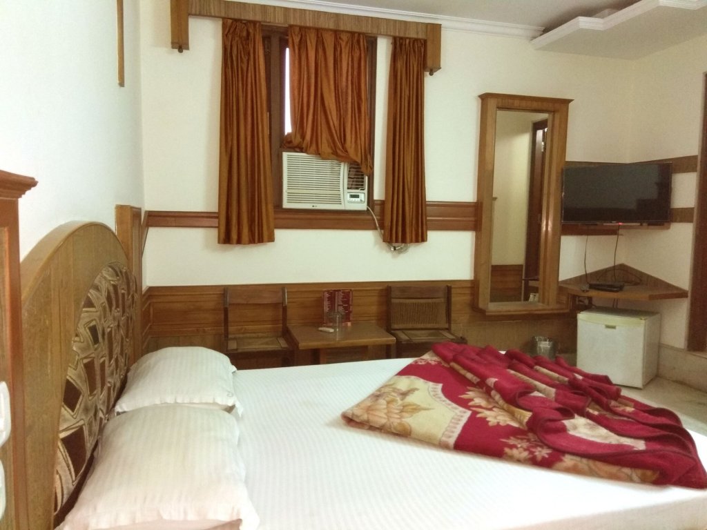 Фото Oyo 20000 Hotel Cottage Crown Plaza