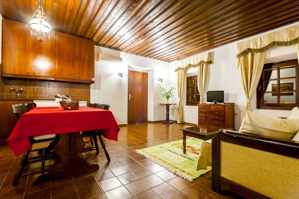 Фото Apartments Antigona Old Town