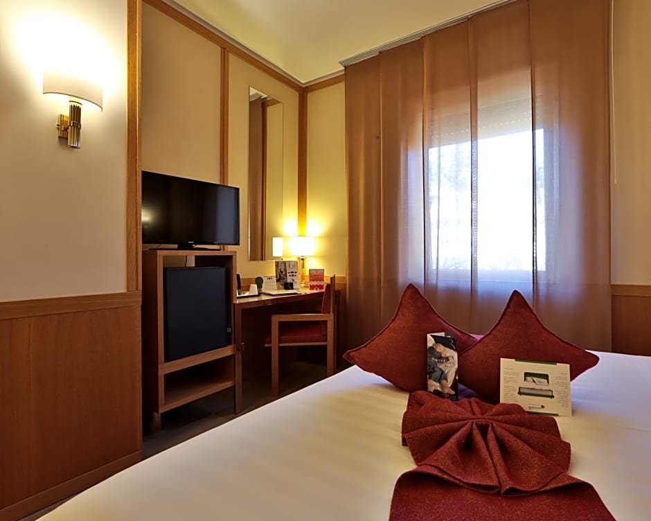 Фото отеля 2