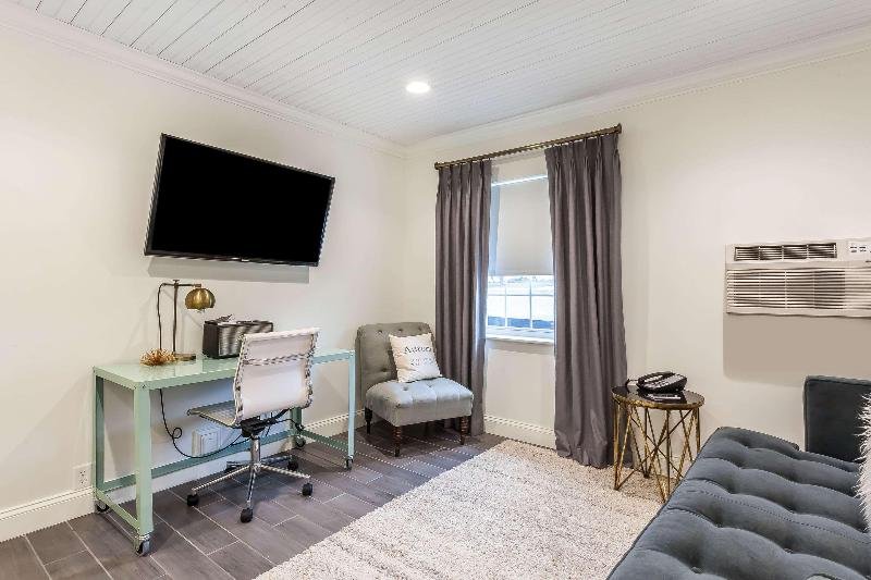 Фото Aurora Inn Hotel and Event Center, Ascend Hotel Collection