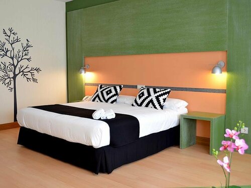 Гостиница Hotel Naval Sestao в Стране Басков