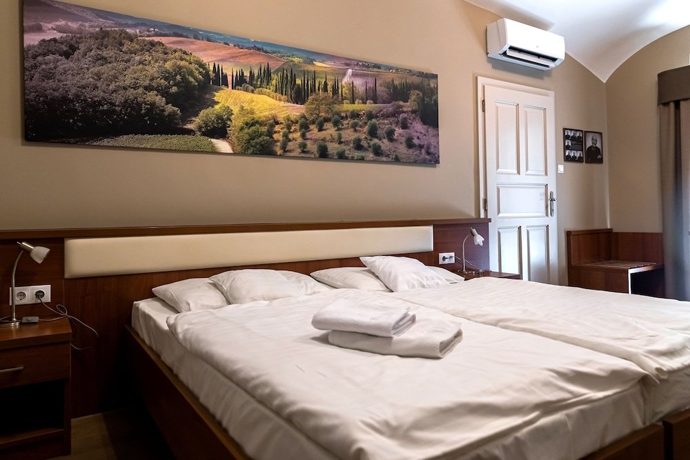 Фото Oliva Hotel & Restaurant