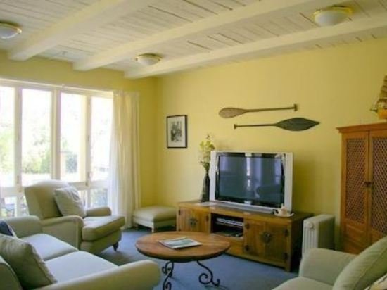 Фото Akaroa Village Inn