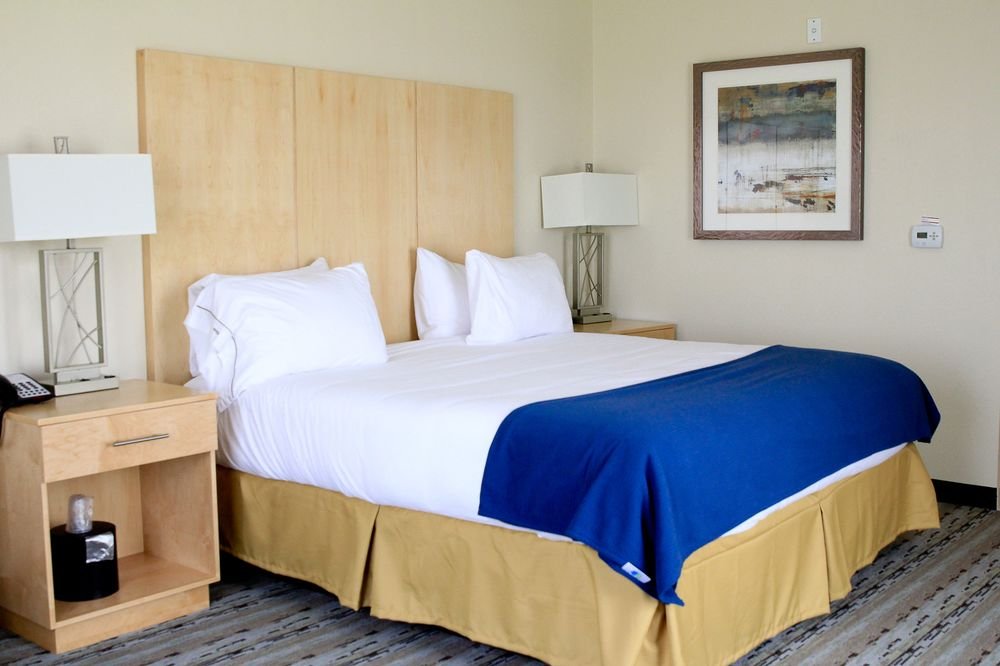 Фото Holiday Inn Express & Suites San Antonio Se by At&t Center, an Ihg Hotel