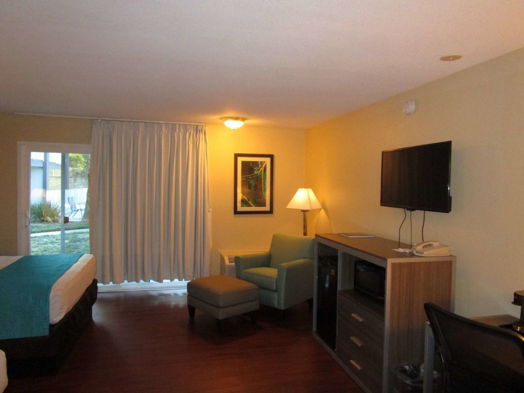 Фото SureStay Plus Hotel by Best Western Sacramento North