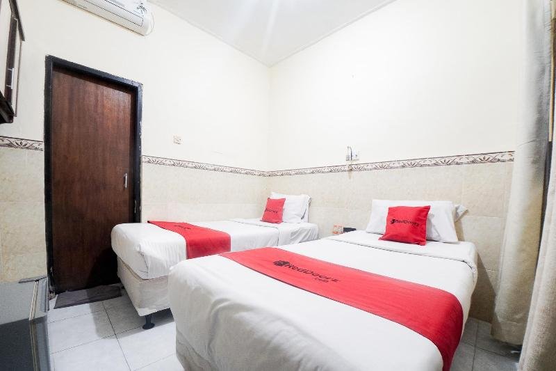 Фото RedDoorz Plus near Lippo Mall Kuta
