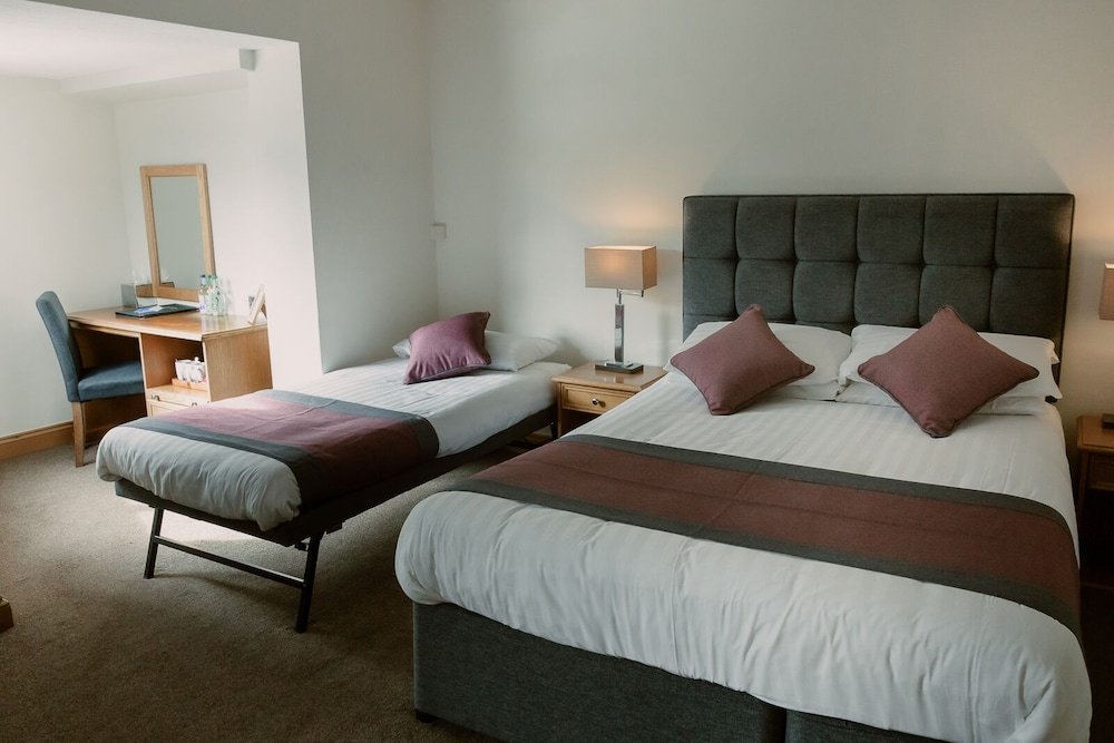 Фото St Davids Cross Hotel
