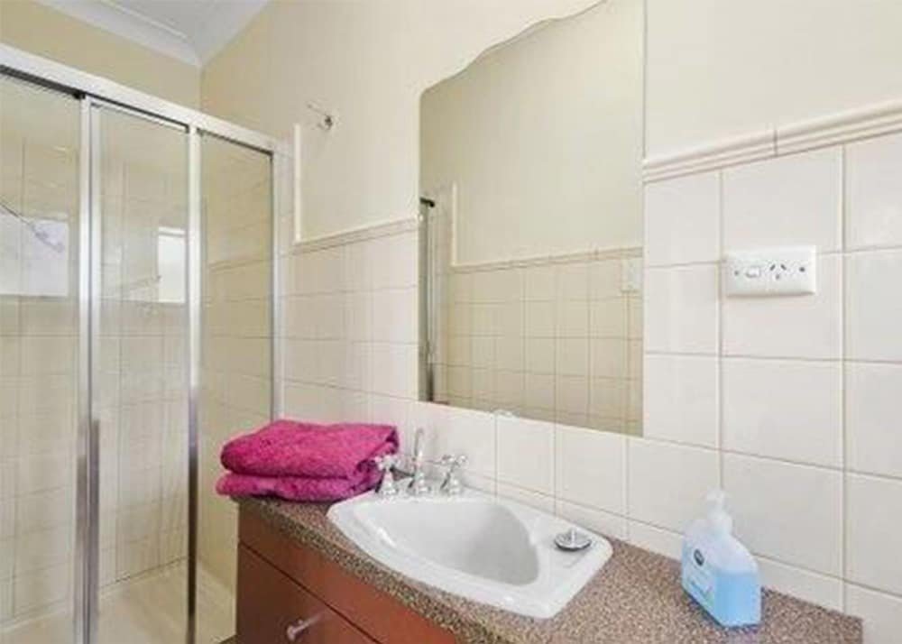 Фото Newport Home Stay and Lodge