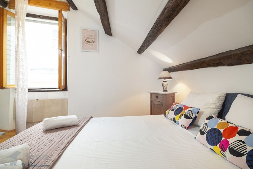 Фото City center loft apartment Lira