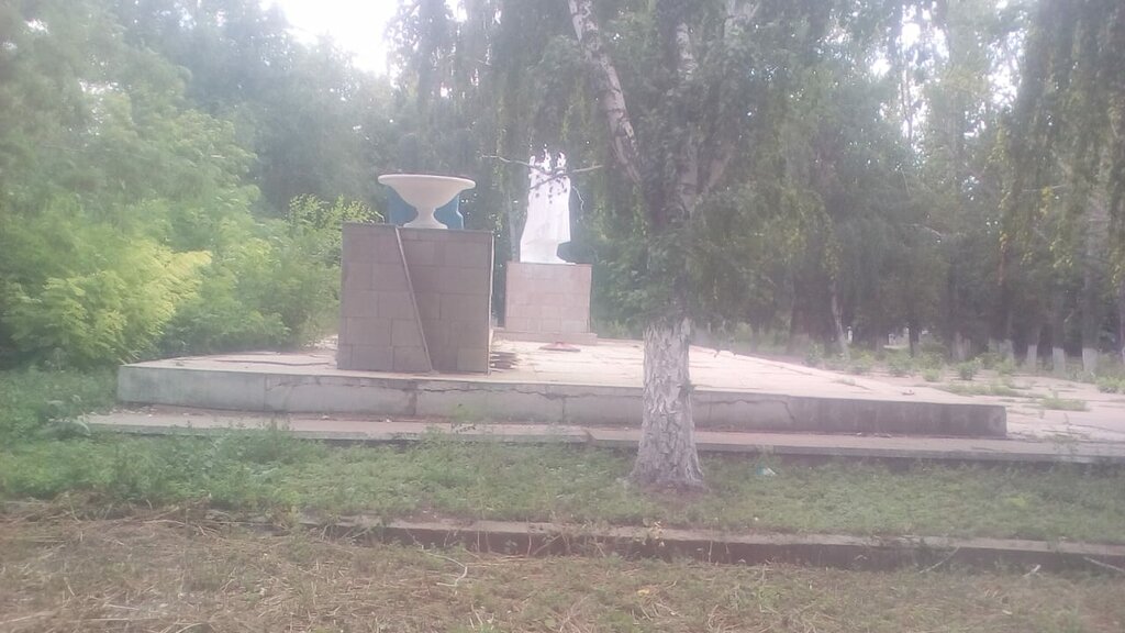 Monument, memorial Скульптурная композиция в память о погибших односельчанах с. Еруслан, Saratov Oblast, photo