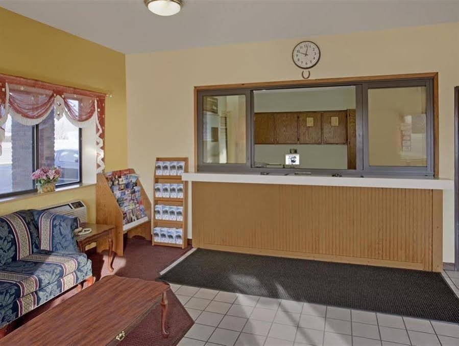 Фото Americas Best Value Inn Livonia Detroit