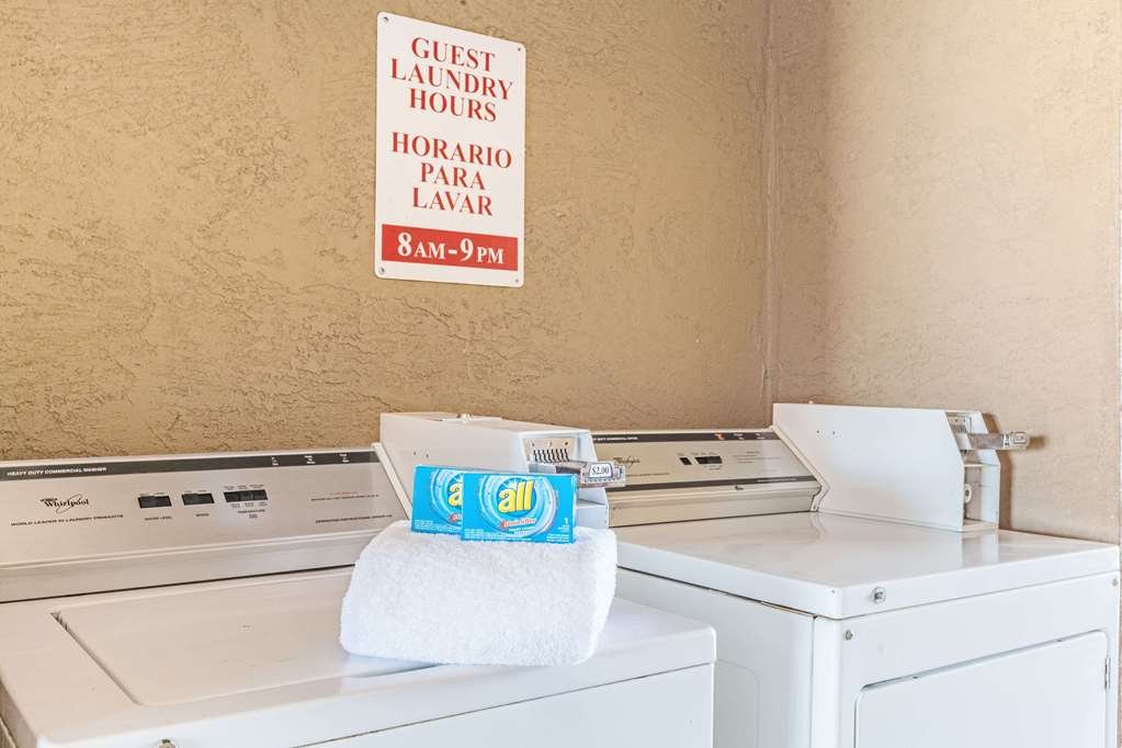 Фото Super 8 by Wyndham Lindsay Olive Tree