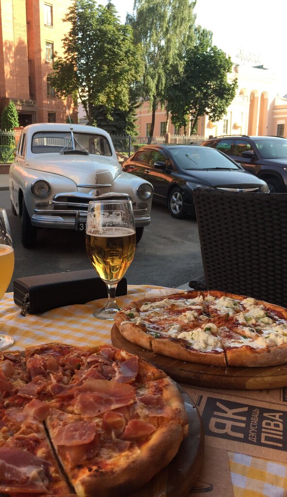 محل صنع البيتزا Pizzeria Il Grottino ، مينسك، صورة