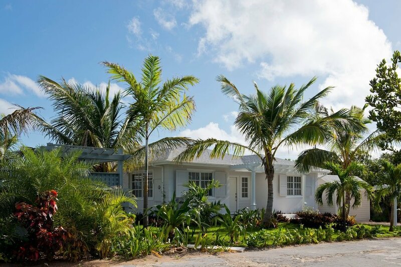 Гостиница One Palm Hill by Eleuthera Vacation Rentals