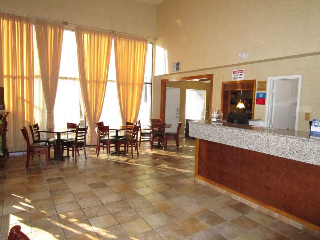 Фото SureStay Plus Hotel by Best Western Sacramento North