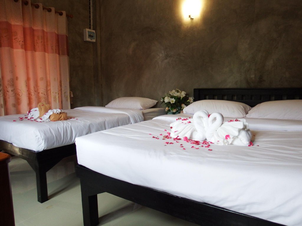 Фото Pon-Pon & Nuan-La-Or