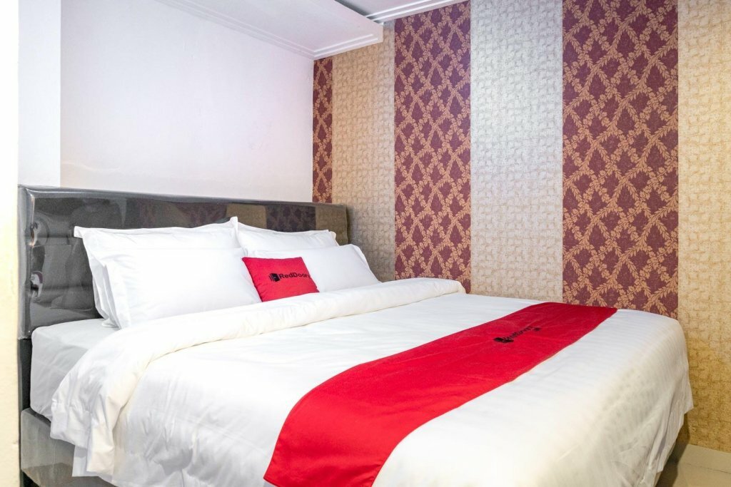 Hotel RedDoorz near Manhattan Times Square Medan 2, Medan, photo