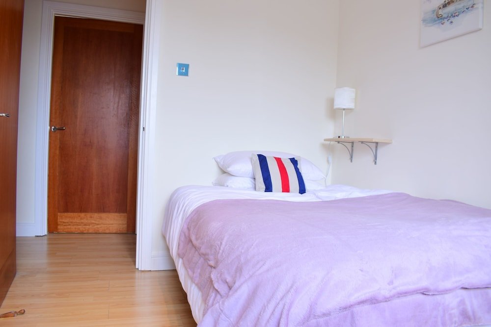 Фото Bright 4 Bed Flat In Stepney Green