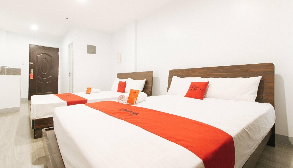 Hotel RedDoorz near Zobel Roxas St, Earth, photo