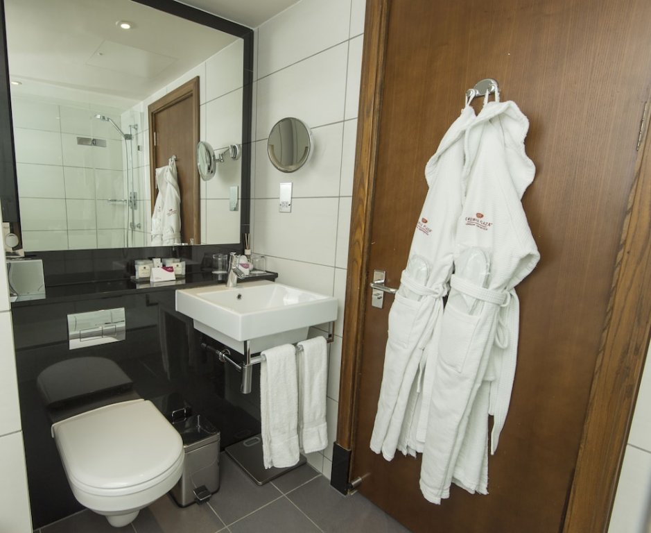 Фото DoubleTree by Hilton London Kensington