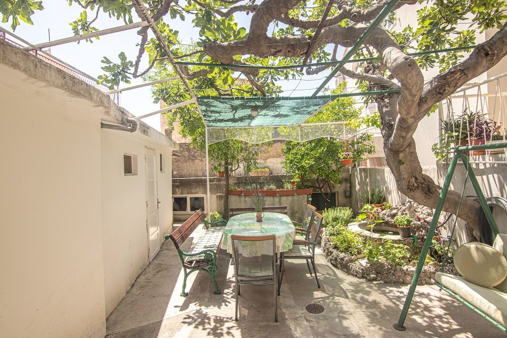 Фото Hostel Makarska