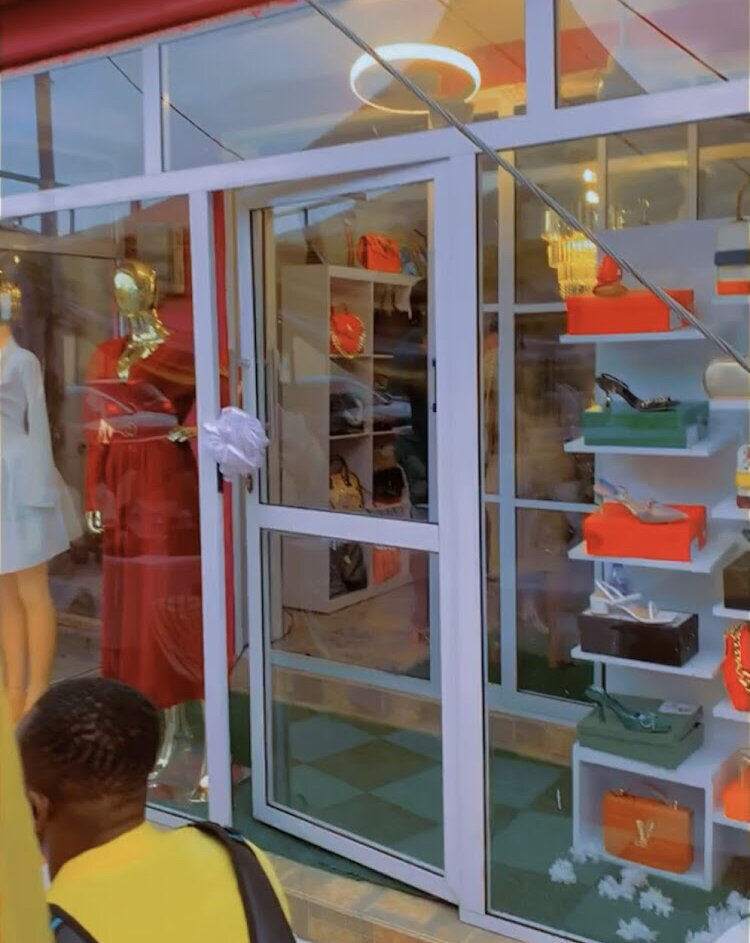 Shopping mall Nodbees Kloset, Kumasi, photo