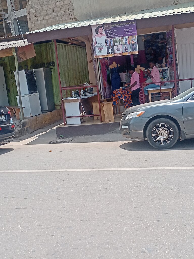 Tailor Maryland signature, Accra, photo
