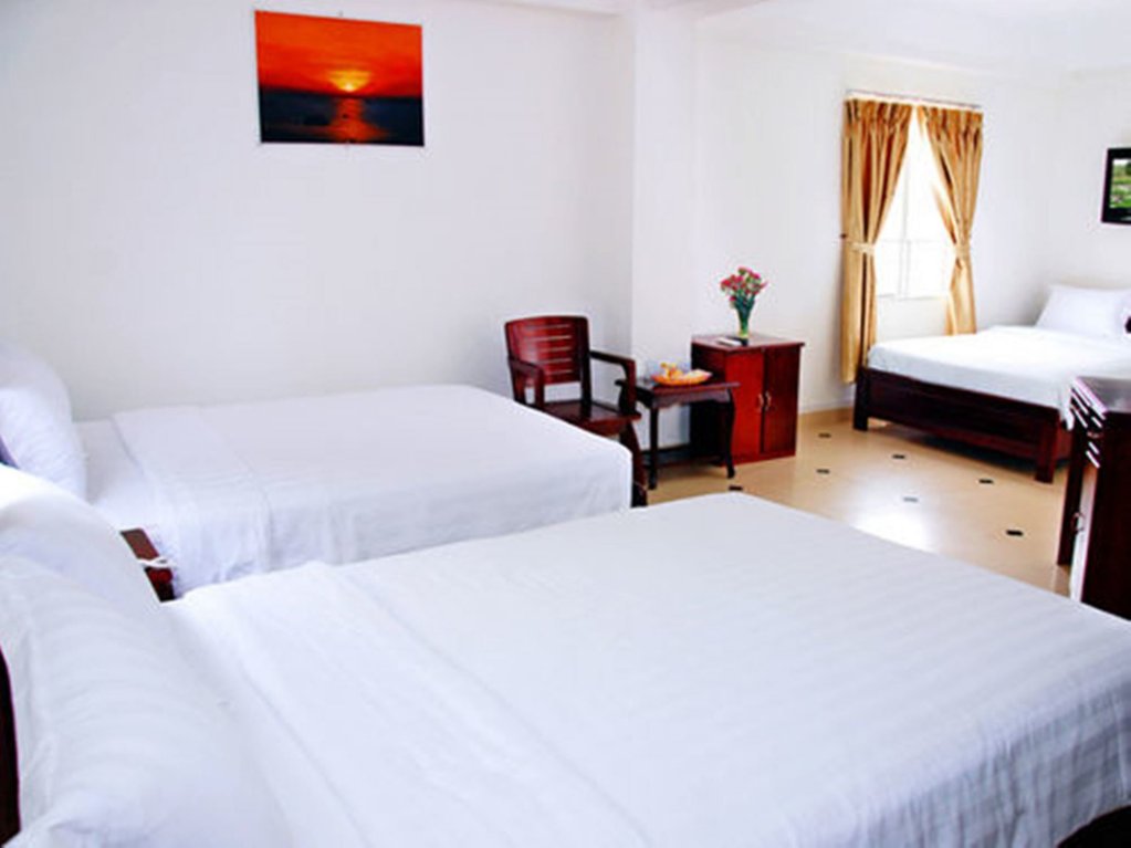 Фото Golden Lotus Hotel