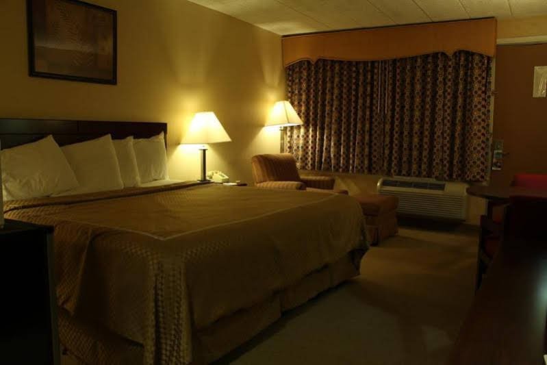 Фото Red Roof Inn Freehold