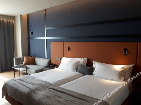 Фото Hotel Silken Ramblas