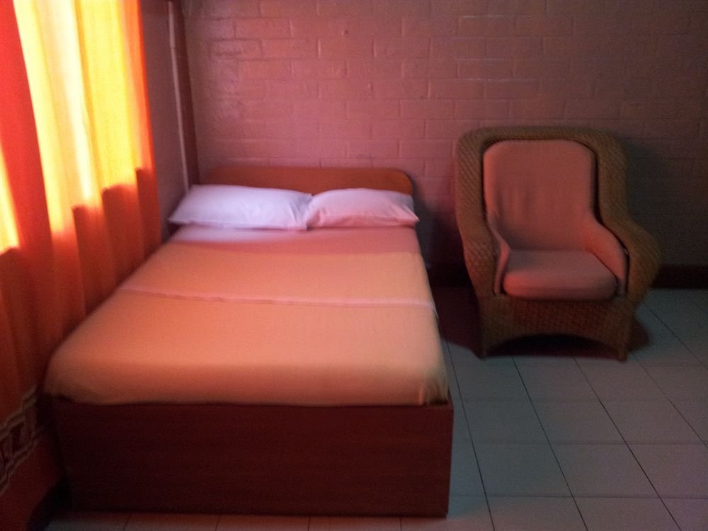 Фото Oyo 749 La Maria Pension And Tourist Inn Hotel