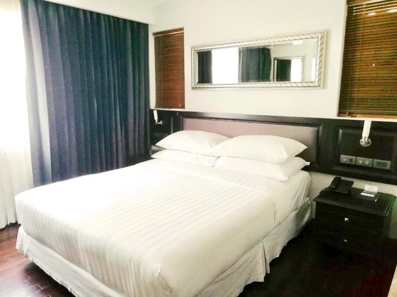 Фото Gulliver's Tavern Hotel