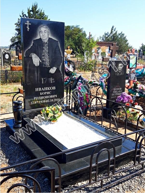 Heykel ve mezarlık taşı üreticileri Granit Pamyatniki, Tsimliansk, foto