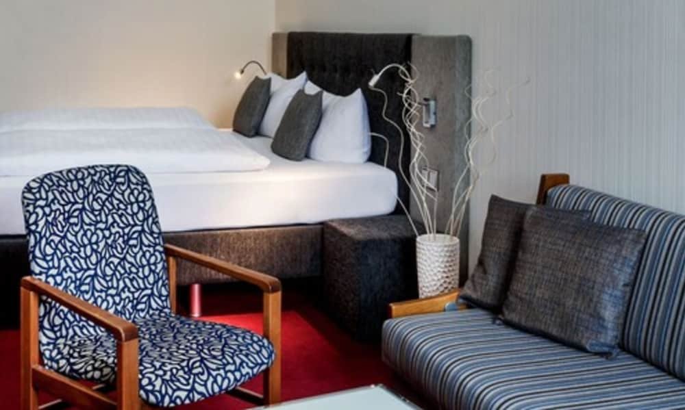 Фото Hotel Schwarzer Bär