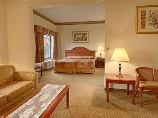 Фото Comfort Inn & Suites Arlington Heights - Schaumburg