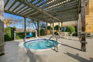 La Quinta Inn & Suites by Wyndham Dfw Airport South Irving