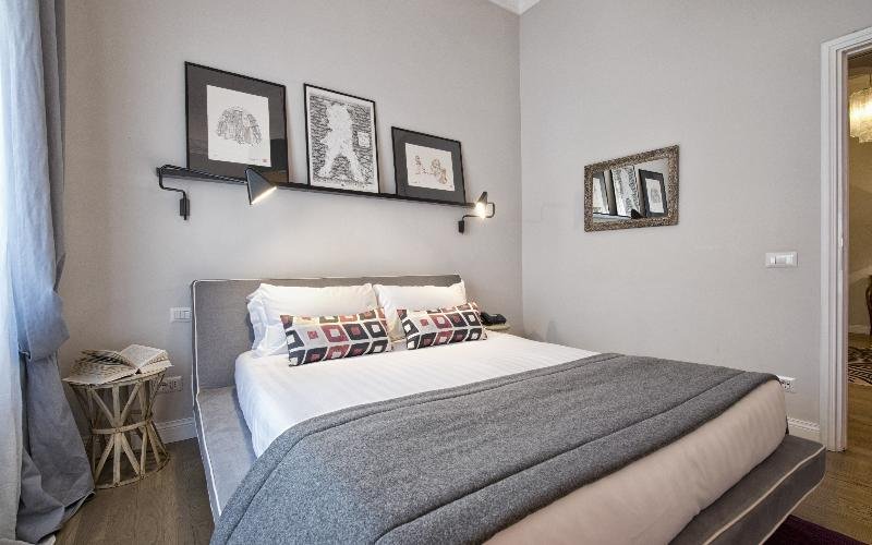 Фото The Independent Suites