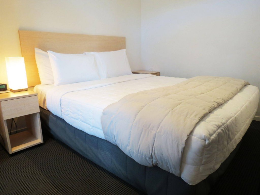 Фото Tetra Serviced Apartments by Castle