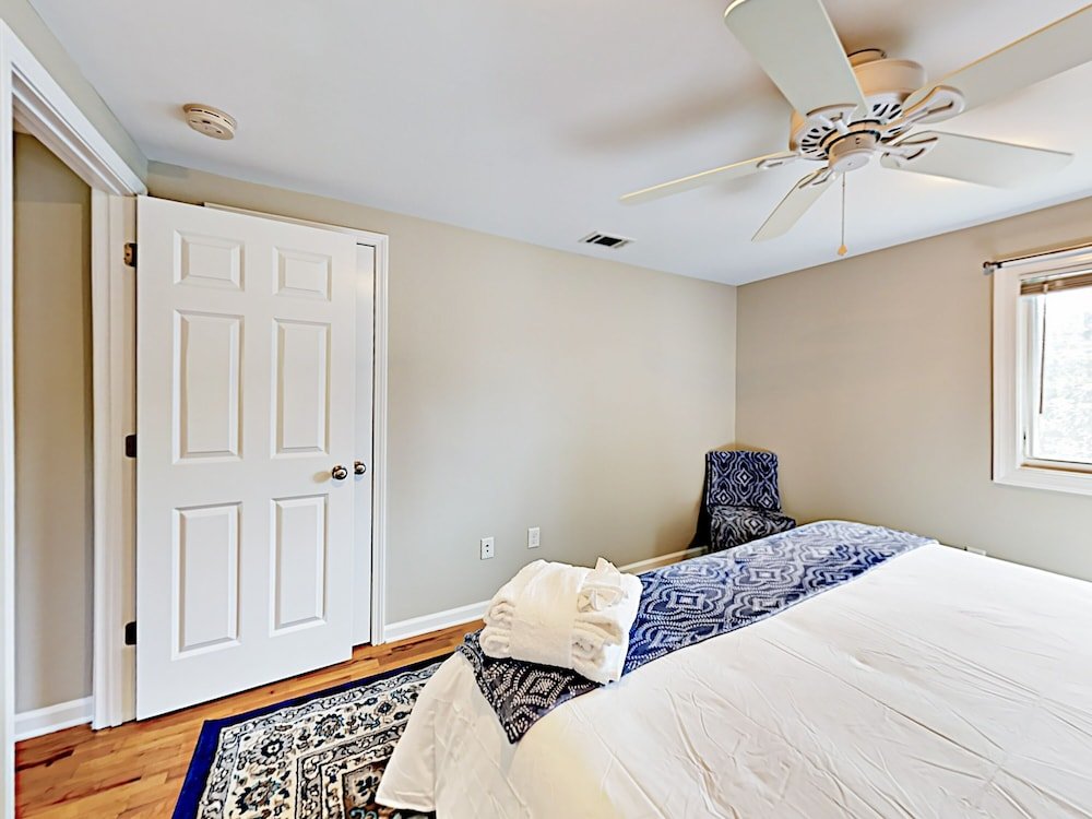 Фото E Bolton Apartment Unit C - 2 Br Townhouse