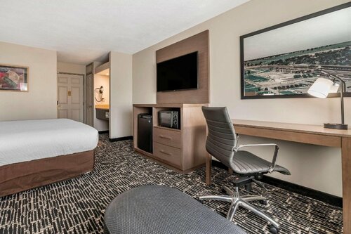 Гостиница Clarion Pointe Indianapolis Airport