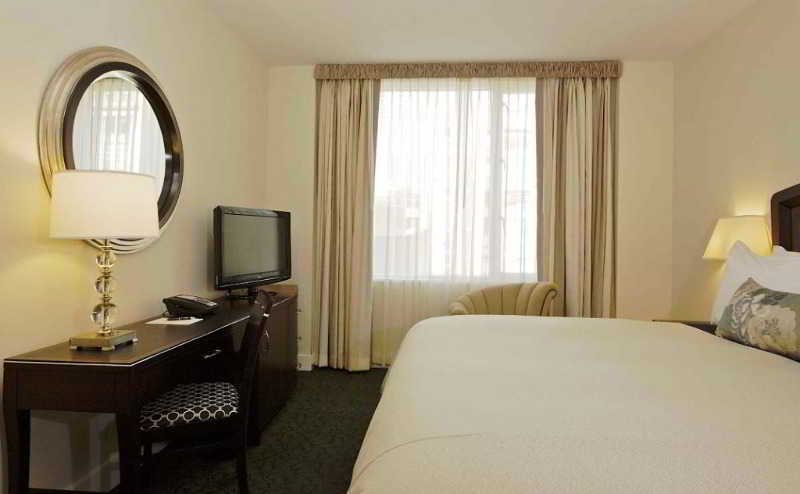 Фото Embassy Suites by Hilton New York Manhattan Times Square