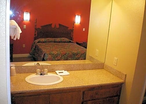 Фото Economy Inn & Suites