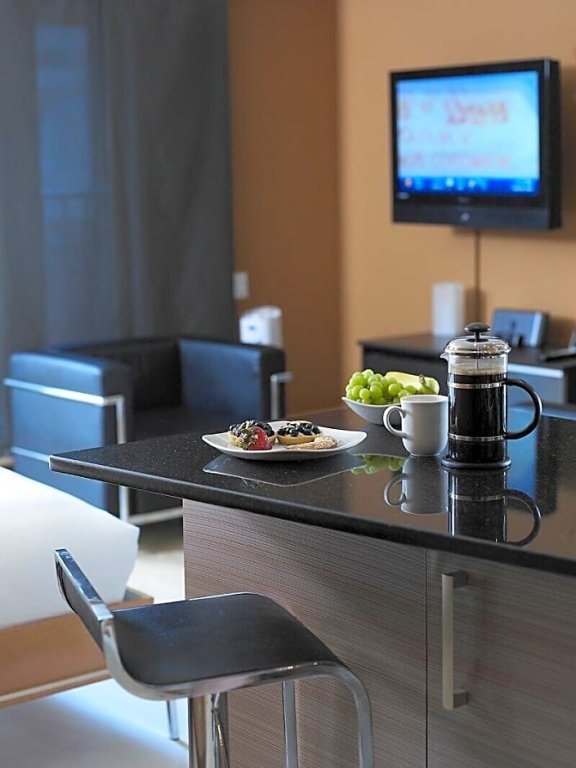 Фото Nuvo Hotel Suites