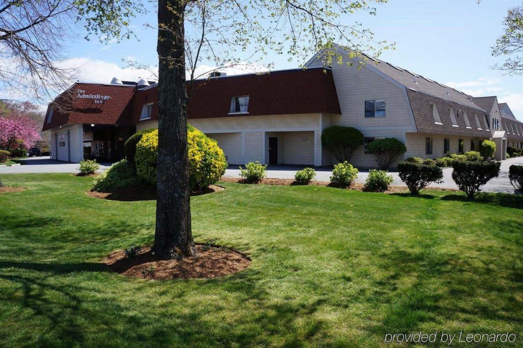 Фото Admiralty Inn & Suites