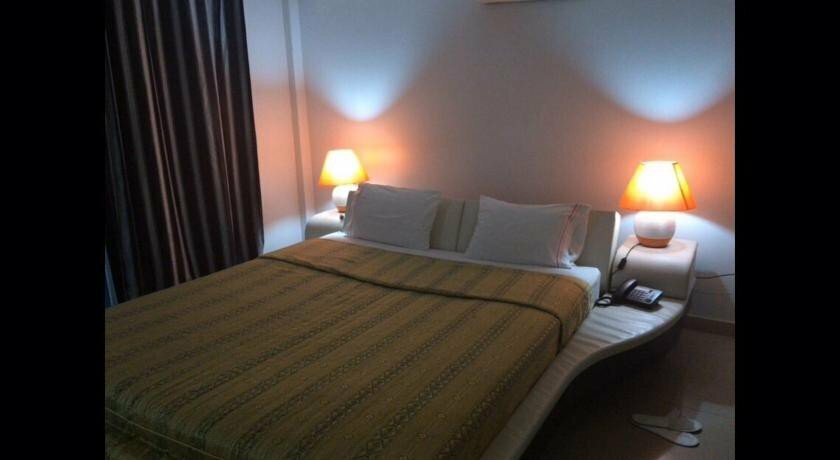 Hotel Piramide, Loanda, photo