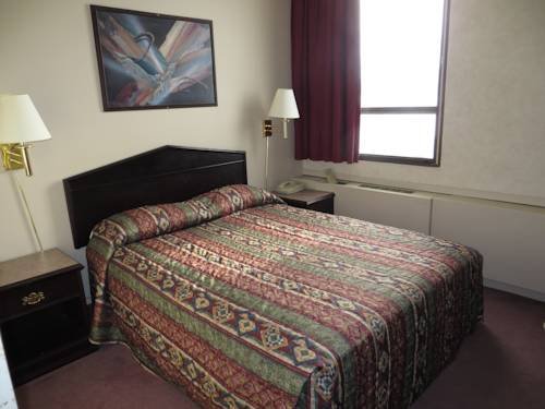 Фото Travelodge by Wyndham Whitecourt Conference Centre & Suites