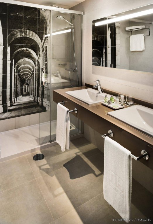 Фото Nh Madrid Zurbano