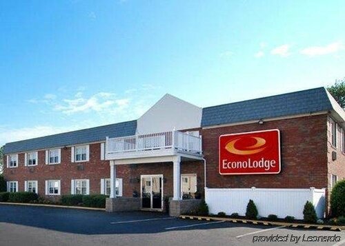 Гостиница Econo Lodge Inn & Suites Airport
